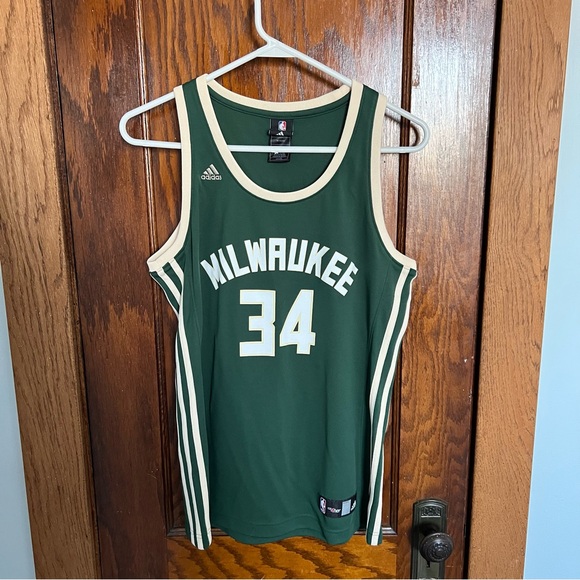 Milwaukee Bucks Giannis Antetokounmpo Jersey - Picture 1 of 3